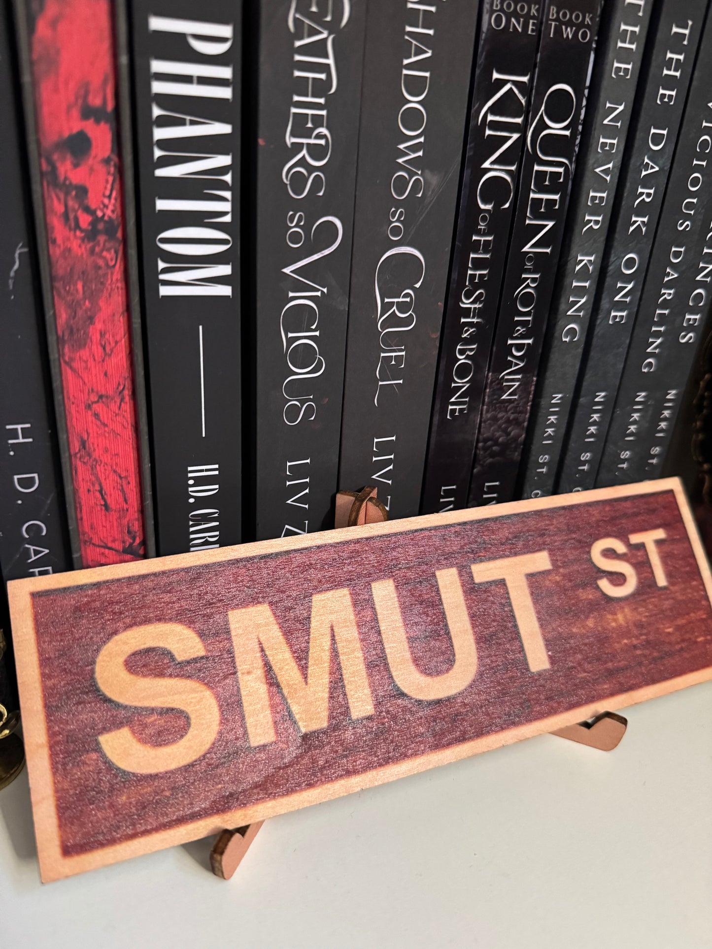 SMUT ST wood look sign